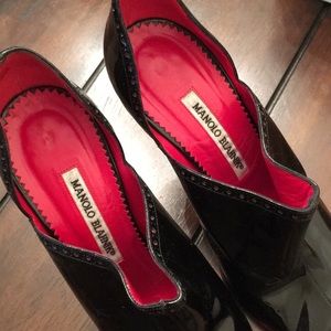 MANOLO BLAHNIK patent stilettos